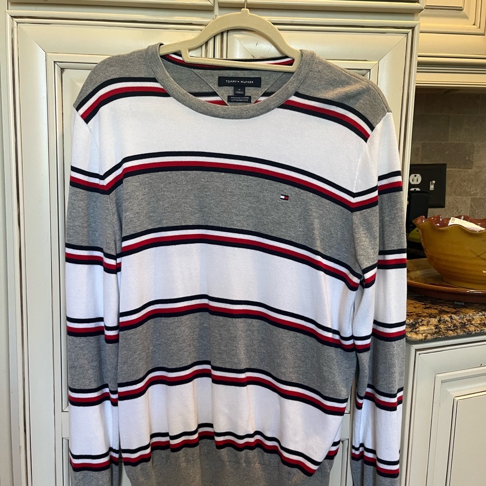 Mens Tommy Hilfiger sweater,medium.